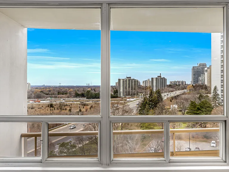 20 Graydon Hall Dr — Photo 24