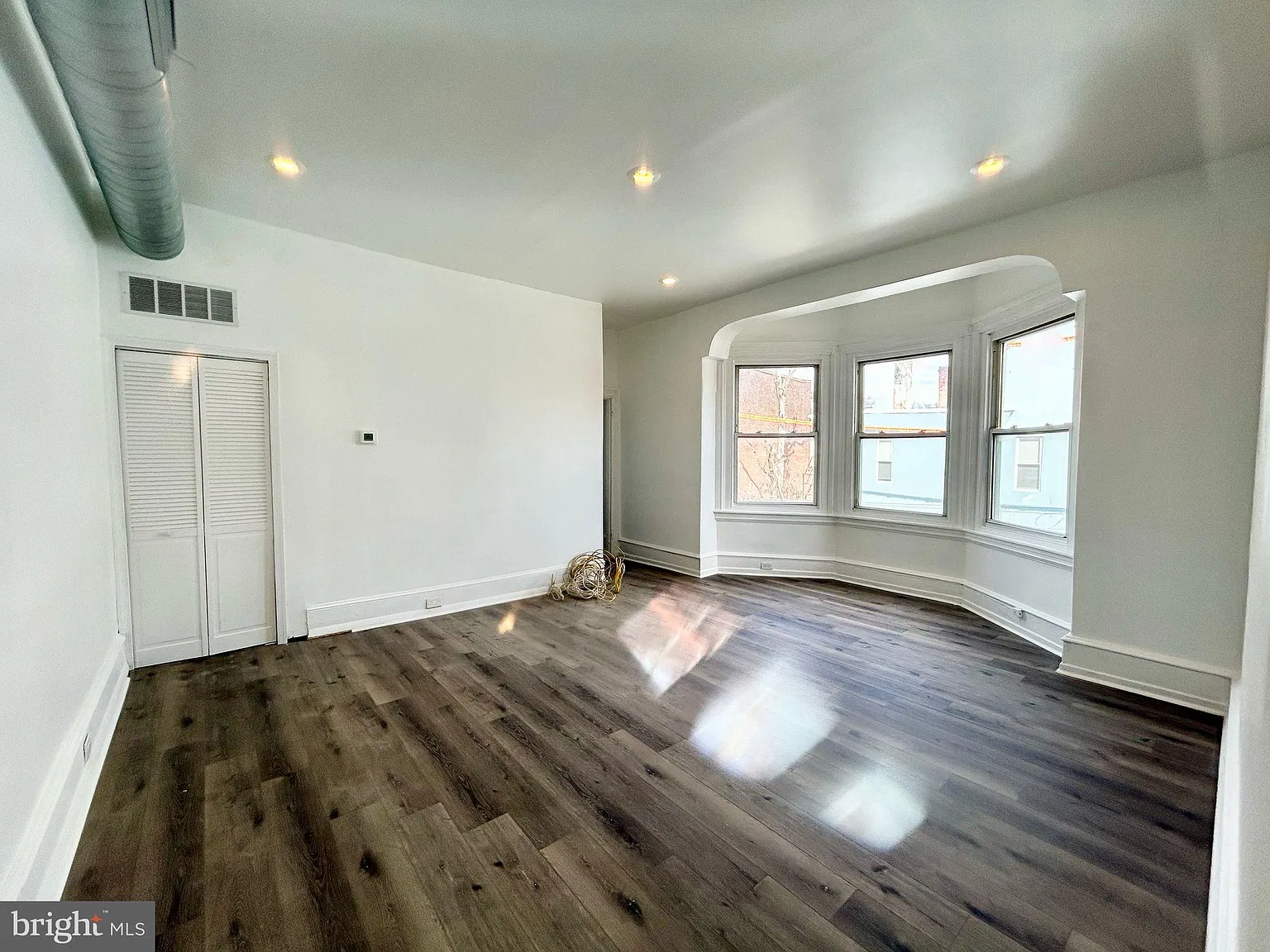 2 bed, 1.0 bath, 3429 sqft, $1,250 — Photo 1
