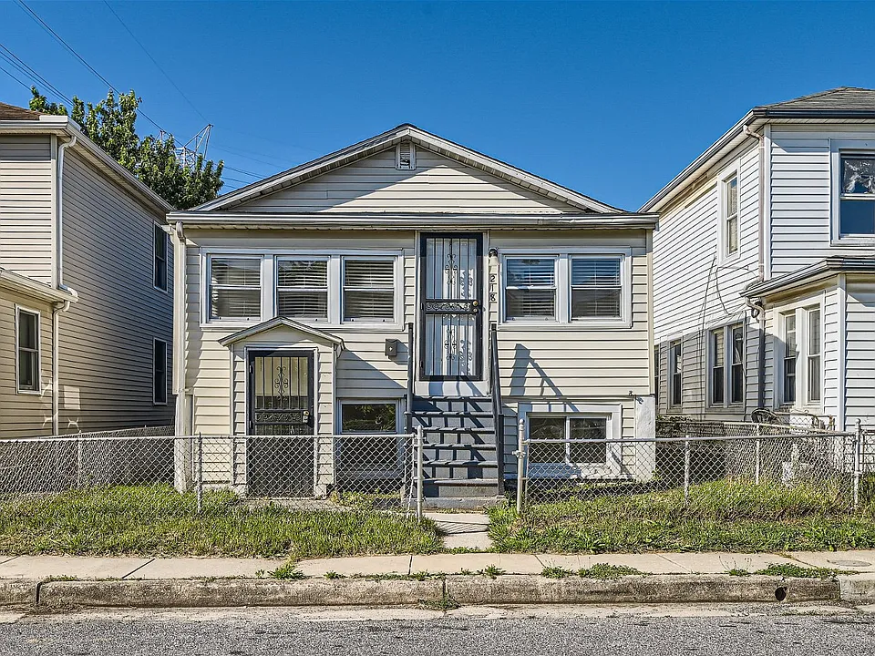 218 Center St
