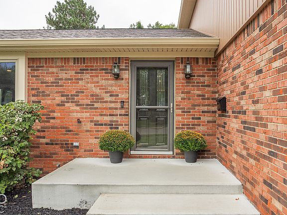 2nd image of 2209 Center Dr