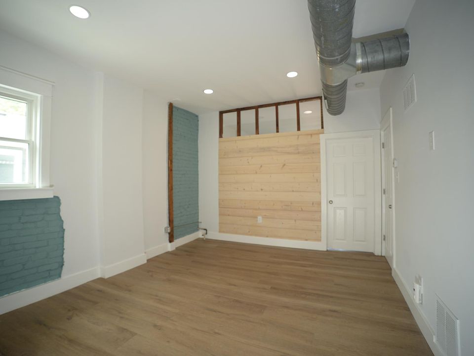 1st image of 440 N Galapago St
