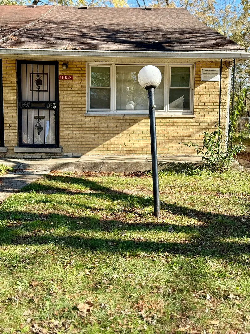 11653 S Peoria St photo 1