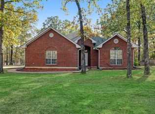 700 Hidden Lake Dr, Powderly, TX 75473