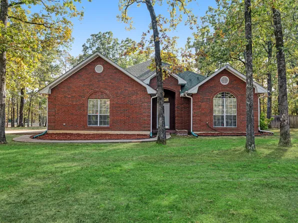 700 Hidden Lake Dr, Powderly, TX 75473