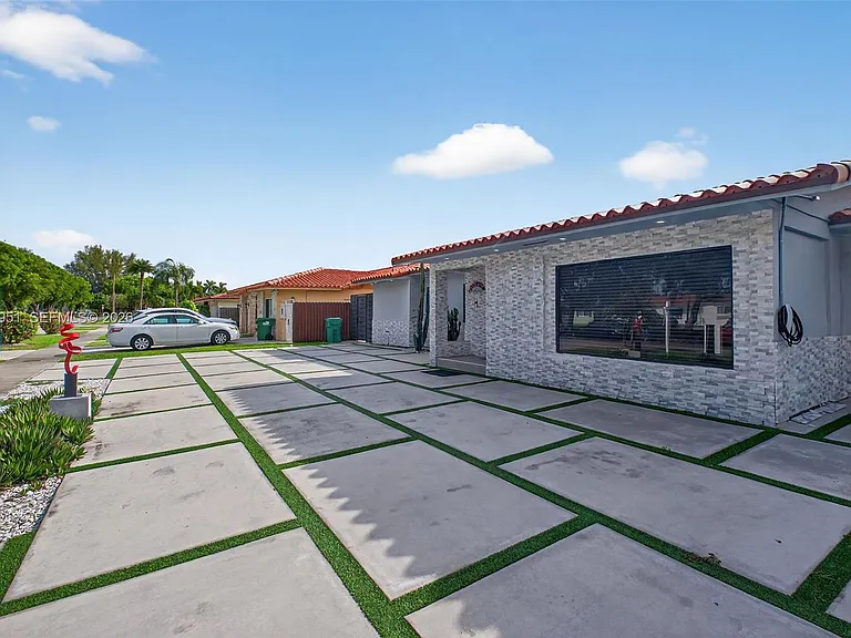2431 SW 127th Ave — Photo 34