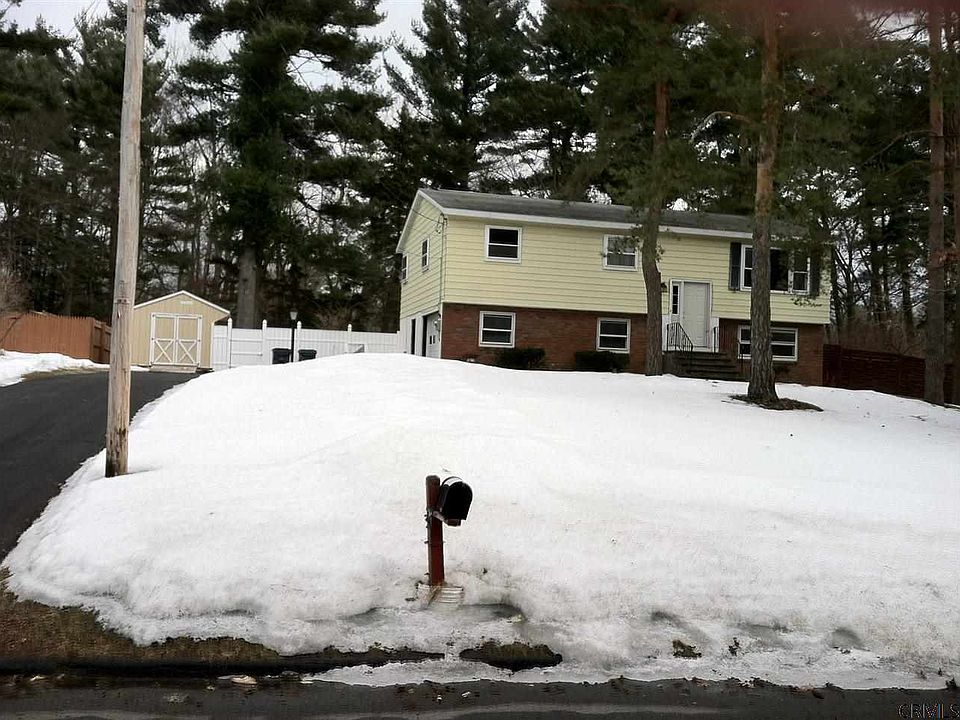1st image of 7 Dorsman Dr