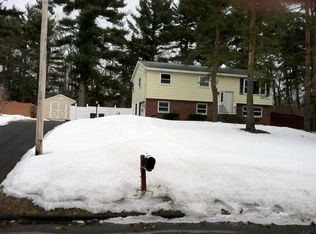 7 Dorsman Dr, Clifton Park, NY 12065