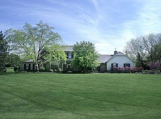 2026 Abbotsford Dr, Inverness, IL 60010