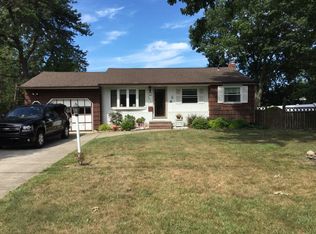 1436 Pine Acres Blvd, Bay Shore, NY 11706