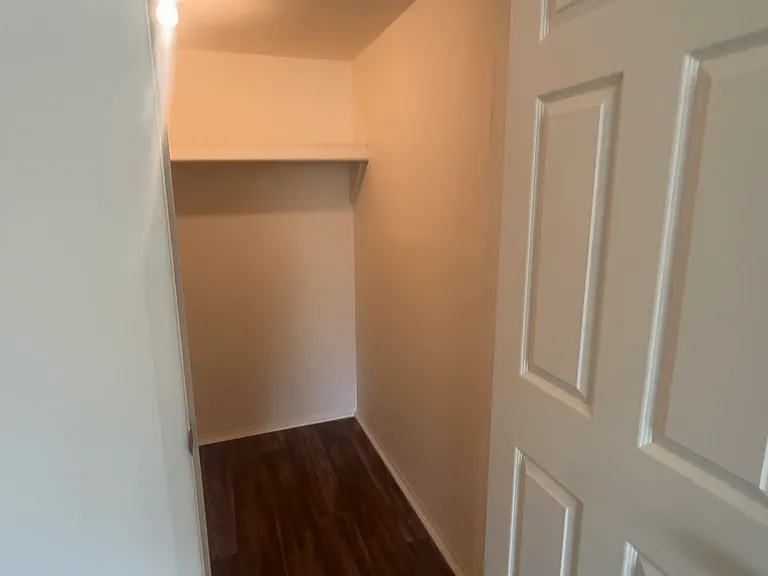 Knottingham Apartments — Photo 44