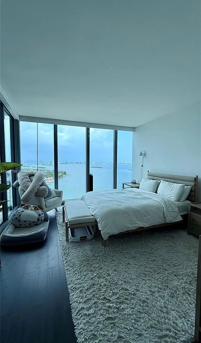 Blue Condo — Photo 1