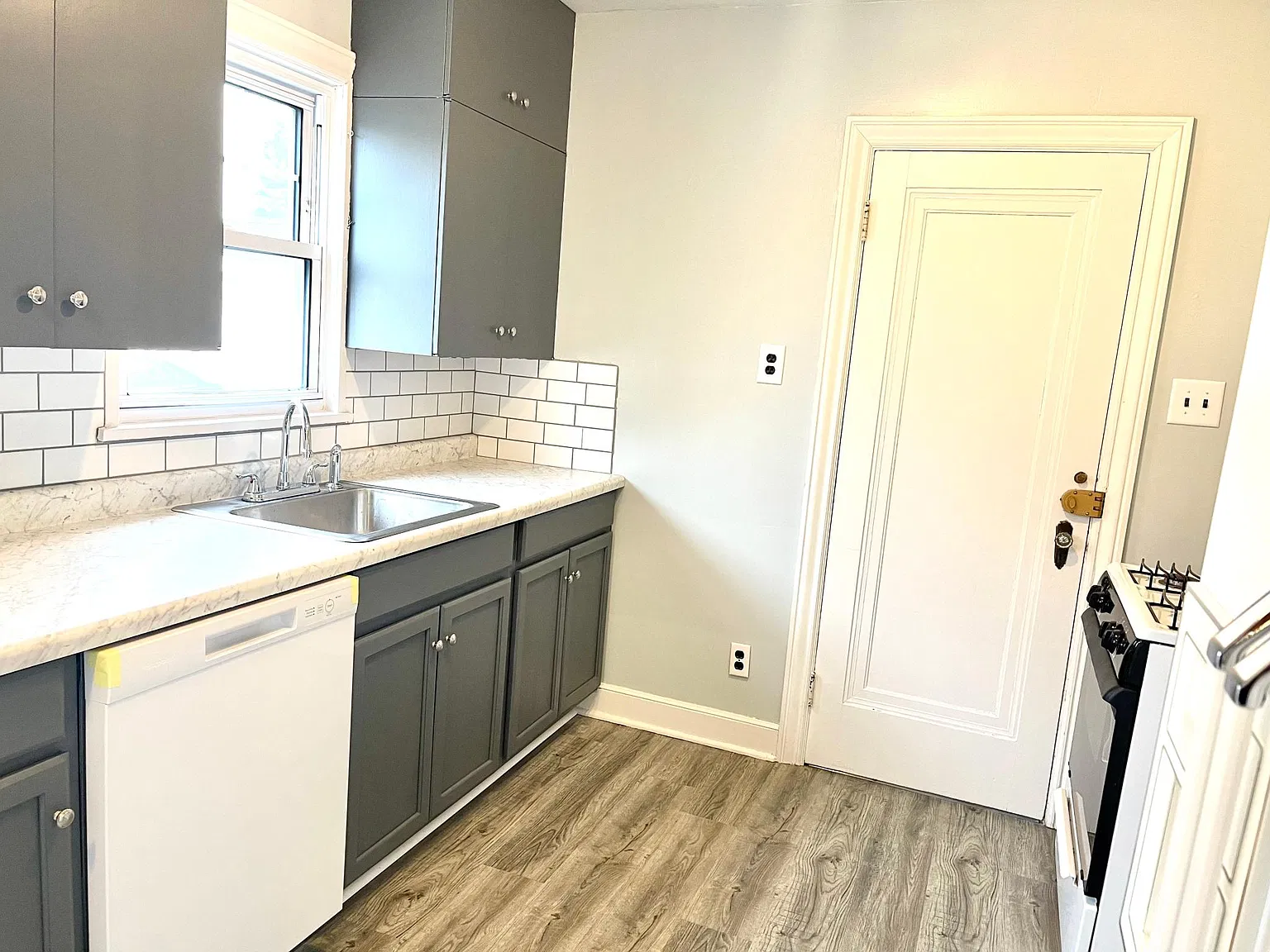2 bed, 1005 sqft, $1,279 — Photo 2
