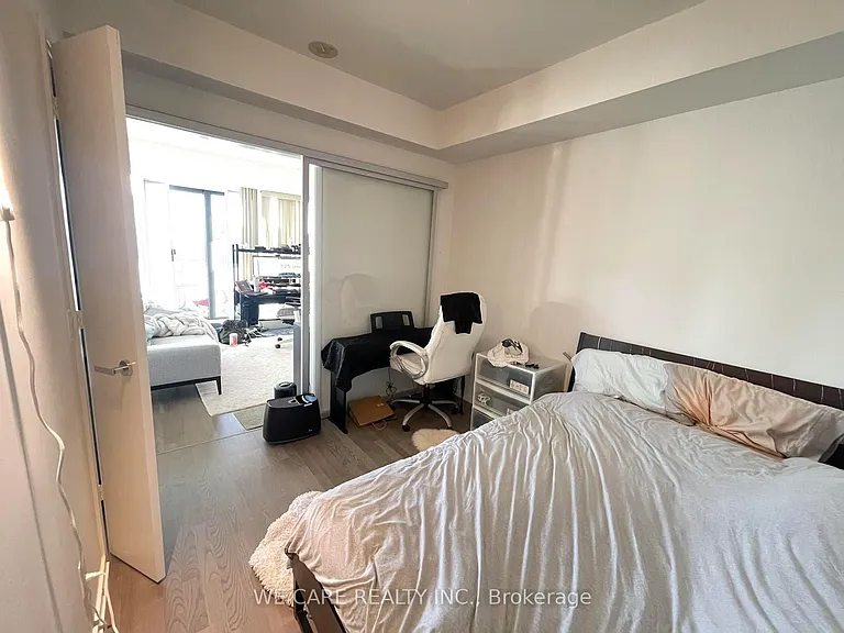 1 Bloor St E #3502 — Photo 31
