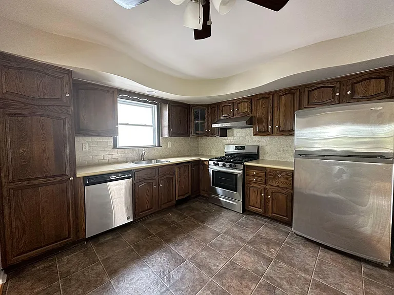 101 Brookfield Ave #2 — Photo 25