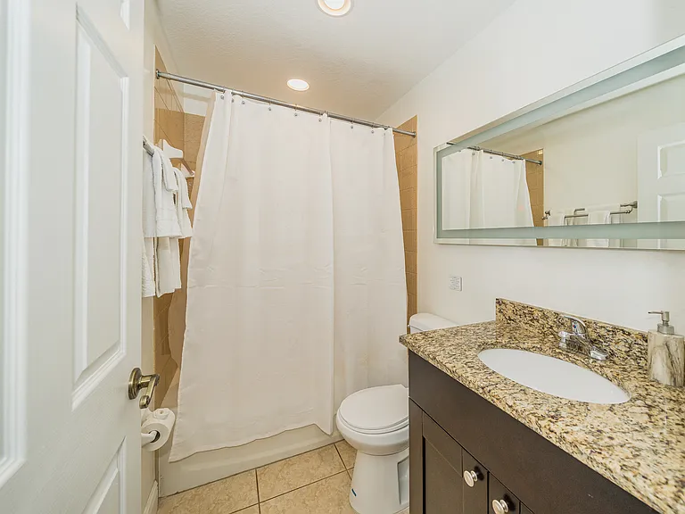 205 E Kirby St — Photo 17