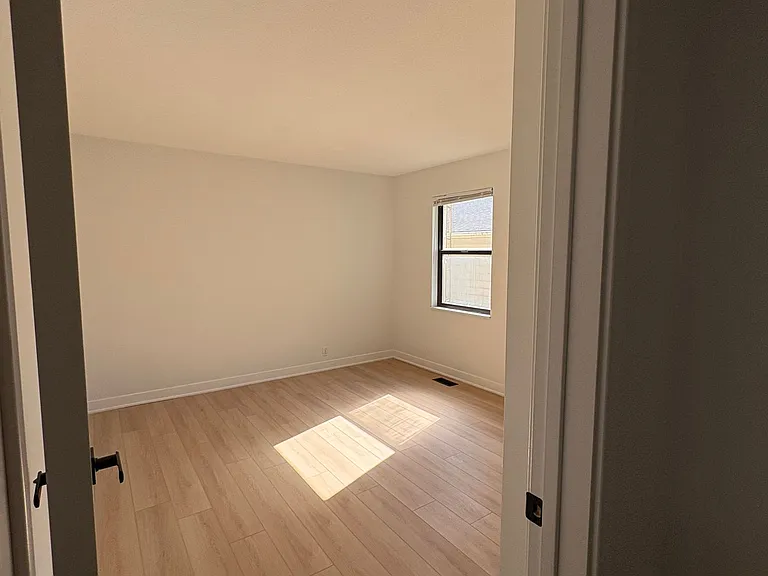 312-314 W Charter Dr — Photo 10
