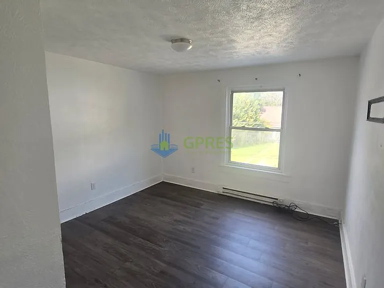 641 Linden Ave — Photo 2