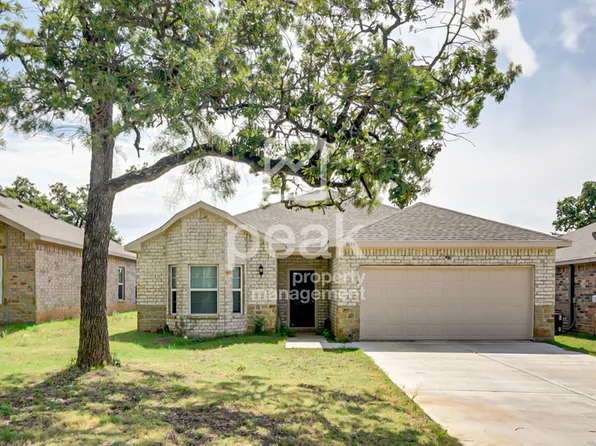 1555 Milam St, Fort Worth, TX 76112
