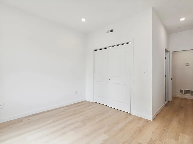 5102 Arch St #2 — Photo 2