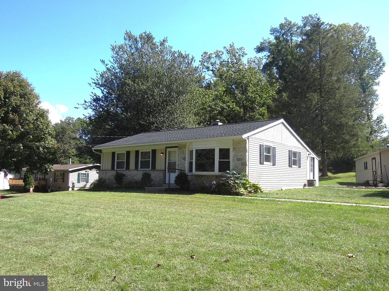 3 bed, 1.0 bath, 1014 sqft, $1,850 — Photo 1
