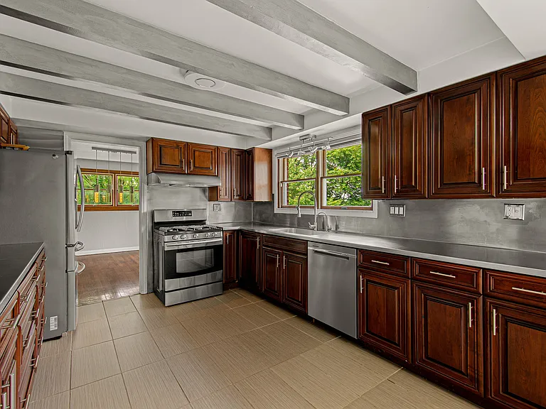 251 Franklin Dr — Photo 23