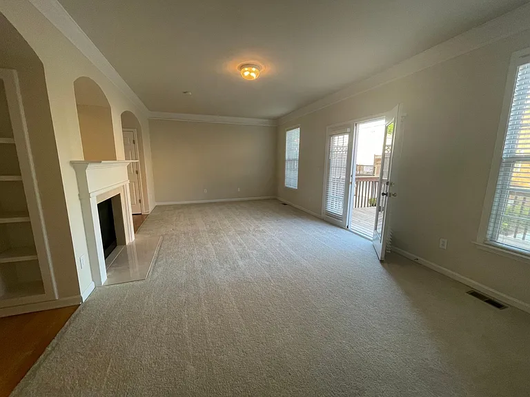 10494 Holliwell Ct — Photo 16