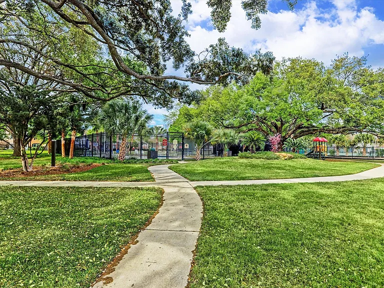 1107 Country Place Dr — Photo 27