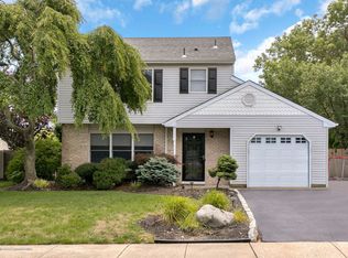 8 Partridge Ln, Howell, NJ 07731