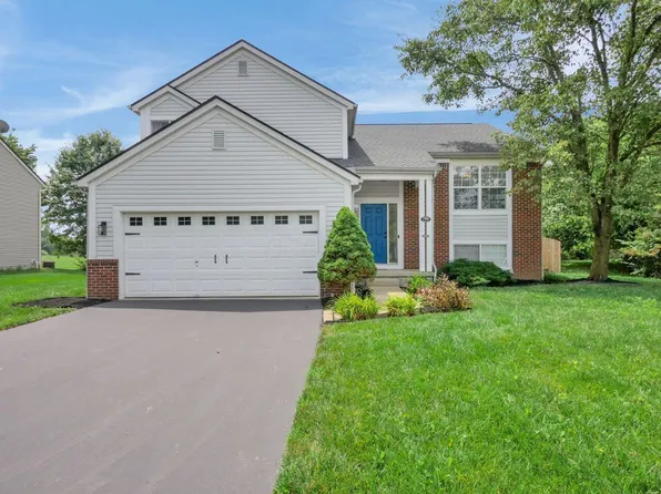 700 Woodington Dr, Pataskala, OH 43062