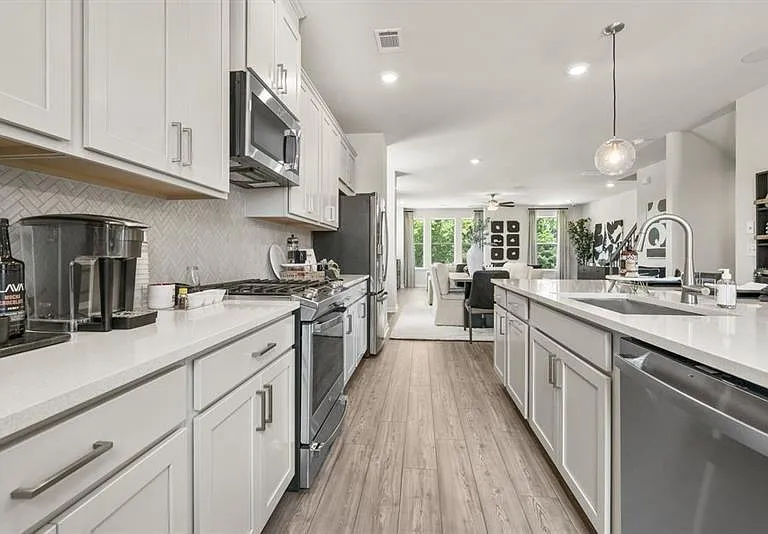 323 Sammon Way — Photo 12