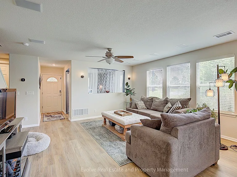 5753 Ceylon St — Photo 9
