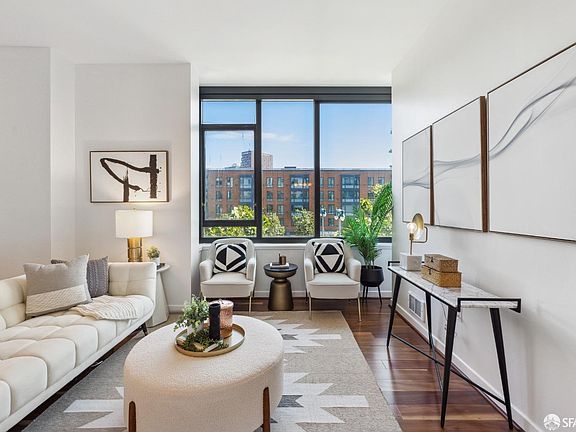 5th image of 250 King St Unit 366