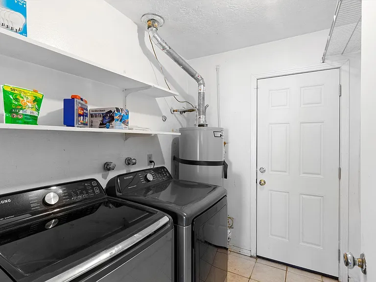 10217 Santa Paula Ave NE — Photo 29