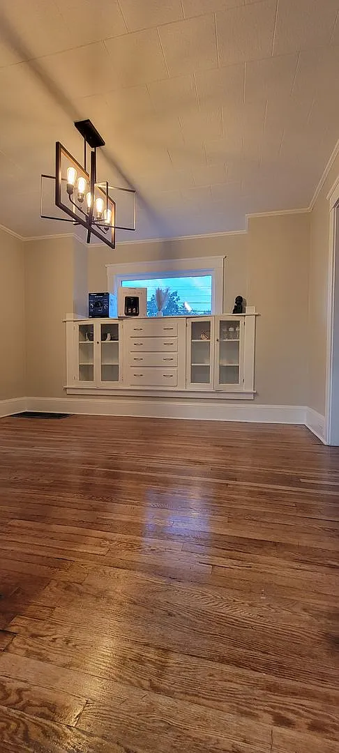 Heights 3br 1b 2 car garage with remote openers — Photo 1