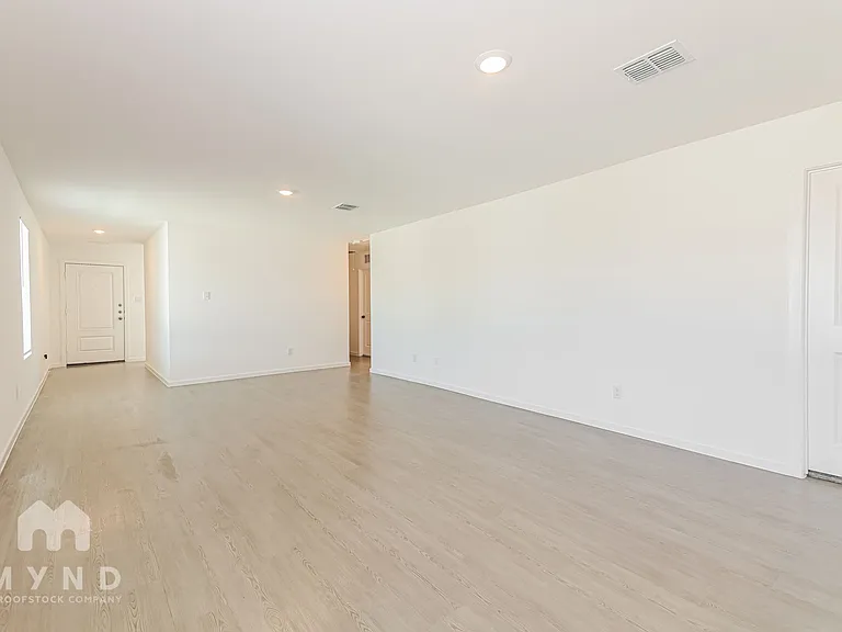 1238 Basswood Dr — Photo 14