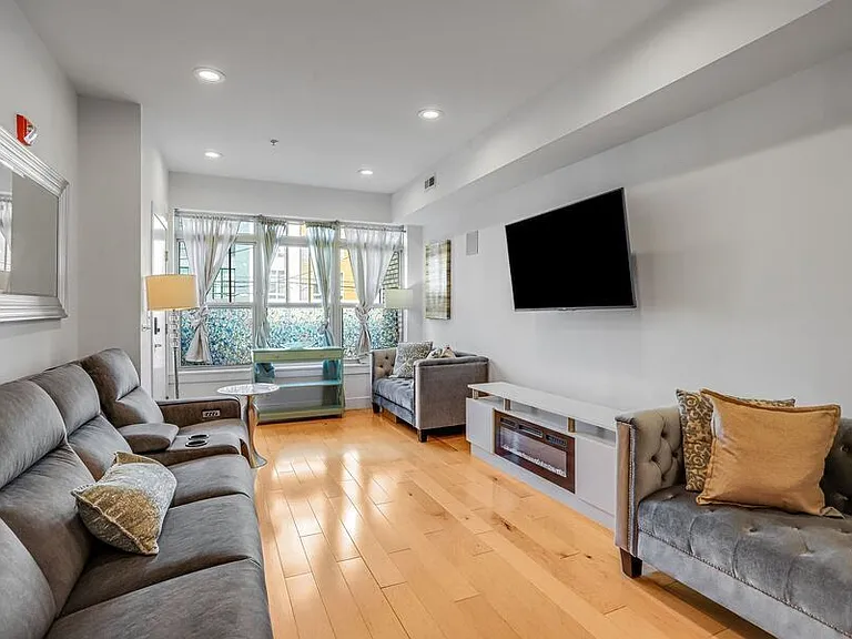 816 Kennedy St NW #2 — Photo 10