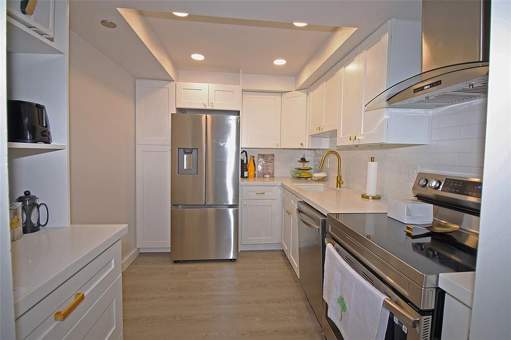 1100 Saint Charles Pl #521