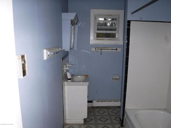 5th image of 21 Berkshire St