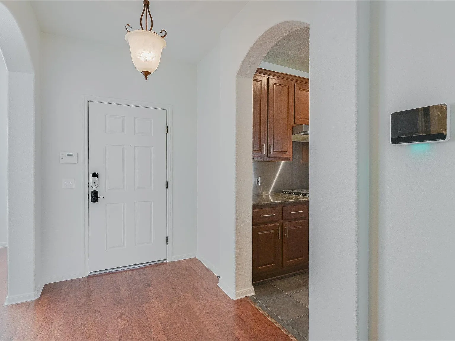 4 bed, 3.5 bath, 2691 sqft, $4,500 — Photo 2