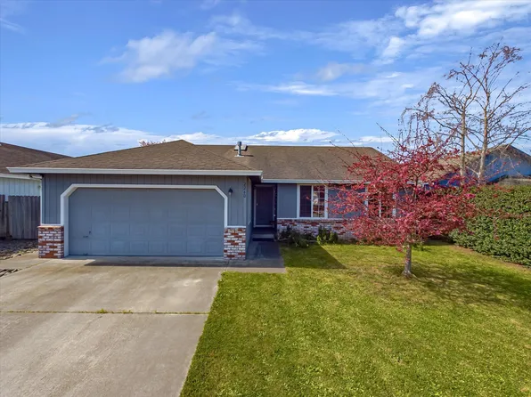 2260 Silverbrook Ct, McKinleyville, CA 95519