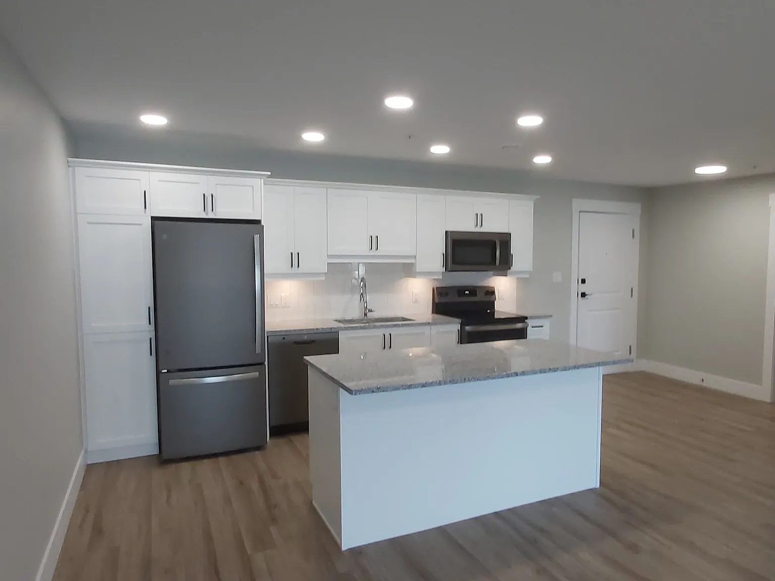 1 bed, 900 sqft, $1,775 — Photo 3