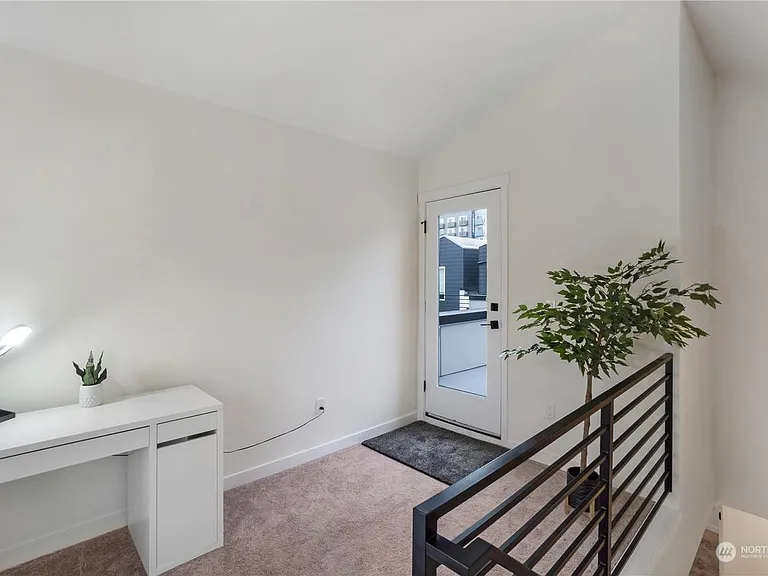 5240 Brooklyn Ave NE #B — Photo 19