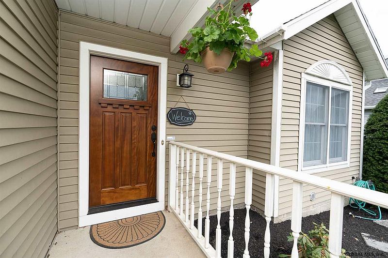 2nd image of 18 MAPLE RIDGE Avenue