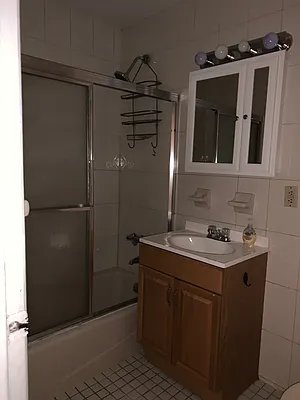 Rented by Chartwell Manhattan Realty | media 8