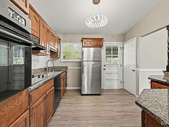 3rd image of 435 Saint Edward Ln