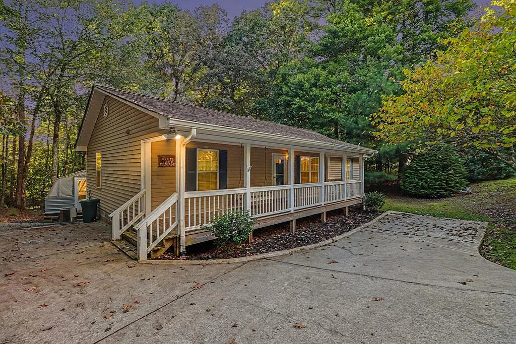 3 bed, 1300 sqft, $2,000 — Photo 1