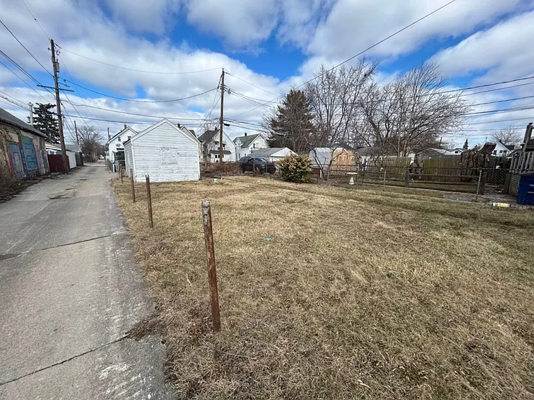 415 Everett St — Photo 5