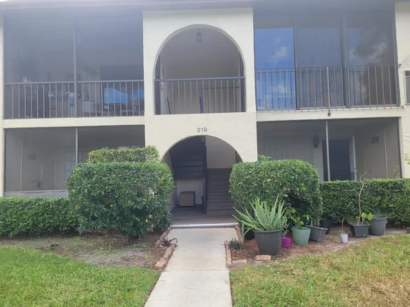 319 Knotty Pine Circle #C-1, Greenacres, FL 33463