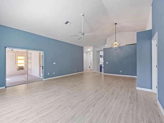 5th image of 1915 Worchester Way