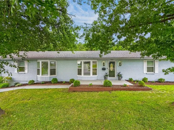 9921 W 67th St, Merriam, KS 66203